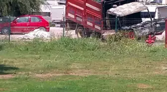 Antalya'da Park Halindeki Kamyonette Yangın!