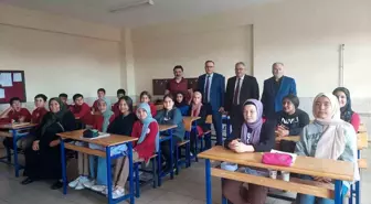 Konya'da şehit annesi oğlunun adının verildiği okulda öğrencilerle buluştu