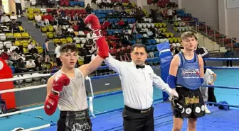 Afyonkarahisar Sporcuları, Bolu'daki Muay Thai Şampiyonası'nda Altın ve Gümüş Madalyalarla Döndü