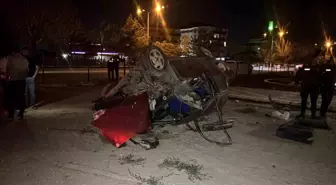 Konya'da Kontrolden Çıkan Araç Kamyona Çarptı, İki Yaralı