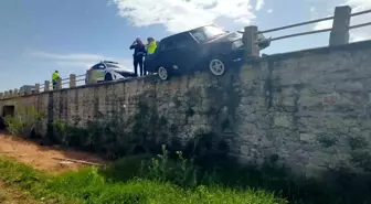 Edirne'de Köprüde Kaza: Otomobil Bariyerlere Çarptı
