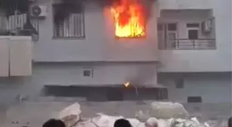 Şanlıurfa'da Ev Yangını İtfaiye Ekiplerince Kontrol Altına Alındı