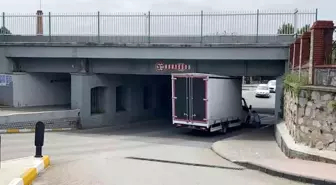 Aydın'da Sıkışan Ticari Araç Kurtarıldı