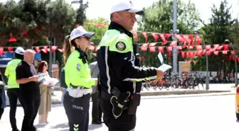 Trafik Haftası Etkinlikleri Kapsamında Adapazarı'nda Bilgilendirme Faaliyeti