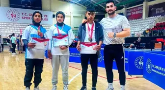 Bitlisli Öğrenciler Bilek Güreşi Bölge Finalinde Başarı Elde Etti