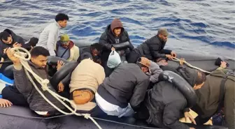 Çeşme Açıklarında 24 Göçmen Kurtarıldı