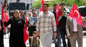 Evlat nöbetindeki aileler: 'Umudumuzu kaybetmiyoruz'