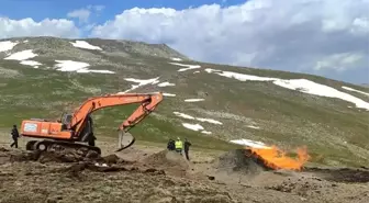 Sivas'ta Doğalgaz İletim Hattına Yıldırım Düşmesi Sonucu Yangın Çıktı