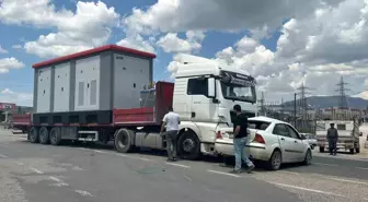 Tır ile Otomobil Çarpıştı: 1 Yaralı
