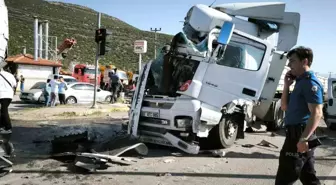 Denizli'de Trafik Kazası: 6 Yaralı