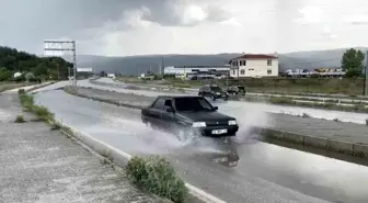 Tosya'da Kuvvetli Sağanak Yağış Sürücülere Zor Anlar Yaşattı