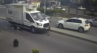 İstanbul'da Feci Kaza: Kadın Kamyonetin Altında Kaldı