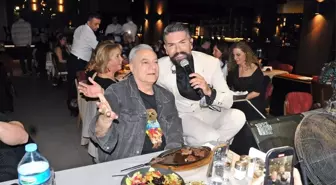 Bursa'da Eğlence Dolu Gece: Mehmet Ali Erbil ve Mehmet Çevik Sahne Aldı