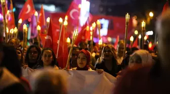 Adana'da Gençlik Haftası Coşkusu: Fener Alayı ve Yürüyüş