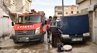 Adıyaman'da Park Halindeki Otomobil Alev Aldı