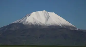 Kösedağ Baharda Yeniden Beyaza Büründü