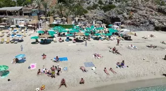 Kleopatra Plajı'nda Yoğunluk: 30 Derece Hava, 24 Derece Deniz Suyu