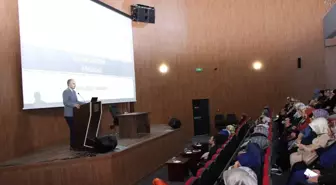 Amasya'da 'Fıtratın Korunmasında Ailenin Rolü' Konferansı Düzenlendi