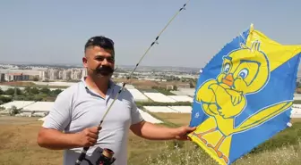 Antalya'da Uçurtma Şenliğinde Olta ile Uçurtma Uçuran Baba İlgi Odağı Oldu