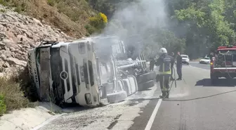 Gazipaşa'da Zift Yüklü Tır Devrildi, Sürücü Ağır Yaralandı