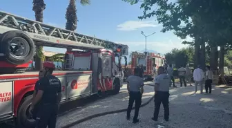 Antalya'da Parktaki Depoda Yangın Çıktı