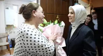 Bakan Göktaş, 40 Yıldır Gönüllü Annelik Yapan Nimet Gürel'i Ziyaret Etti