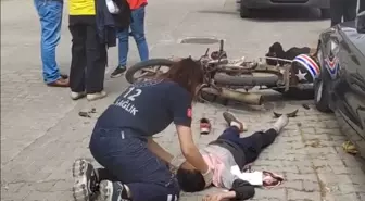 Edremit'te Motosiklet ve Otomobil Çarpıştı: 3 Yaralı