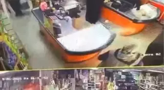 Başakşehir'de Müşteri Kılığındaki Hırsız, Marketten 4 Koli Kahve Çaldı