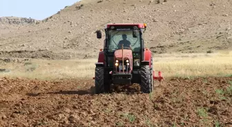 Gercüş’te Çiftçiler Karpuz ve Kavun Tohumlarını Ekmeye Başladı