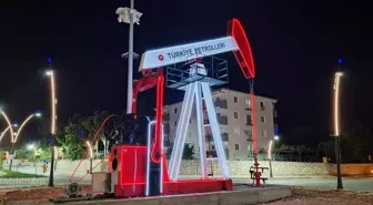 Batman'a Petrol Pompası Anıtı Yerleştirildi