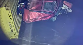 Bilecik'te Tır Devrildi: Sürücü Hayatını Kaybetti