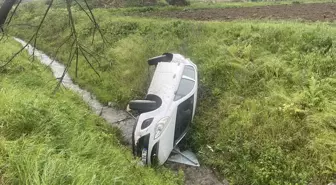 Bolu'da Otomobil Dereye Devrildi: İki Yaralı