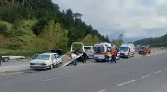 Bolu'da İki Otomobilin Çarpışması Sonucu 4 Kişi Yaralandı