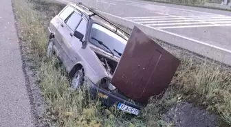 Sinop'ta Otomobil Su Kanalına Devrildi: Sürücü Yaralandı