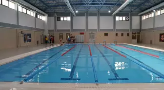 Boyabat'ta Yenilenen Yüzme Havuzu Hizmete Açıldı