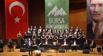 Bursa'da 'Bir Sevdadır Şarkılar' Konseri Yoğun İlgi Gördü