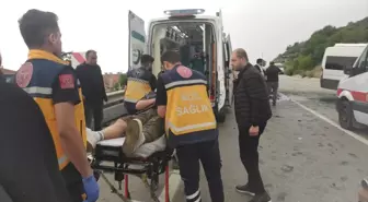 Bursa'da İşçi Taşıyan Minibüs ile Otomobil Çarpıştı: 12 Yaralı
