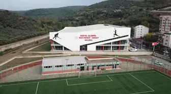 Bursa'da Buz Pateni Tesisi Yetenekli Sporcular Yetiştiriyor