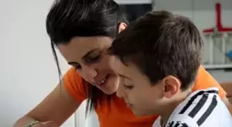 Depremde Eşini ve Kızını Kaybeden Anne, Oğluna Hem Anne Hem Baba Oluyor