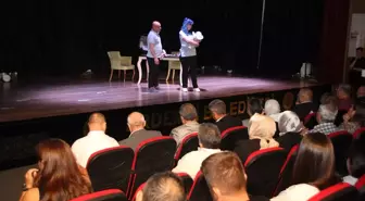 Hemşireler Tiyatro Oyunuyla Sağlık Çalışanlarının Hikayesini Anlattı