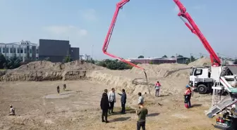 Hatay'da Yarı Olimpik Kapalı Yüzme Havuzunun Temeli Atıldı