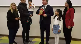 Erzincan'da 'Aile Yılı' kapsamında 24 örnek aileye şilt takdim edildi
