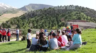 Erzincan'da aileler 'Dijital Detoks Kampı' ile teknolojiden uzak 3 gün geçirdi