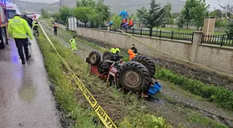 Erzincan'da Traktör Devrildi, Sürücü Hayatını Kaybetti