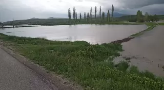 Erzincan'da Sağanak Sonrası Karasu Nehri Taştı