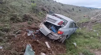Erzincan'da Otomobil Şarampole Devrildi: 3 Yaralı