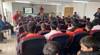 Erzurum'da polisler 900 lise öğrencisine 'Gençlik ve Güvenli Gelecek' eğitimi verdi