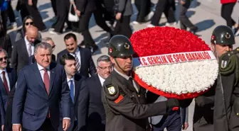 Gençlik ve Spor Bakanı Osman Aşkın Bak, Anıtkabir'i Ziyaret Etti