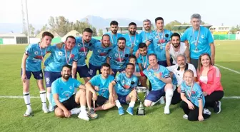 Gülnar Belediyespor Şampiyonluk Kupasını Aldı