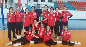 Gümüşhacıköy'de Ortaokullar arası voleybol turnuvası sona erdi